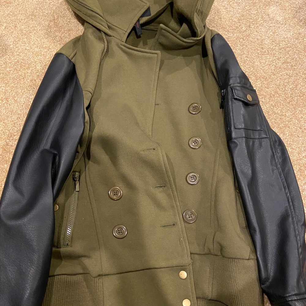 Green jacket with fake leather sleeves